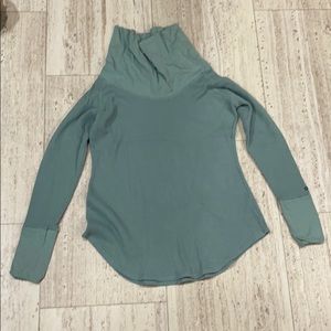 Columbia waffle like knit cowl neck sweater